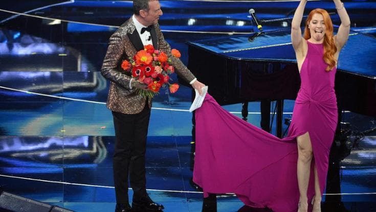 Sanremo 2022, quarta serata: i look più commentati sui social (tra ironia e ammirazione)