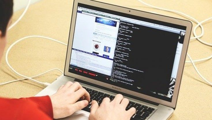 Giornali pirata sul web, sigilli a 32 canali social