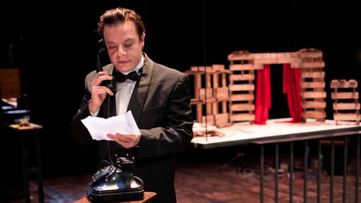 Lino Musella: "Ho dormito in teatro e ora lo difendo come Eduardo"