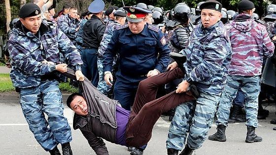 Kazakhstan, centinaia di arresti nel giorno delle presidenziali