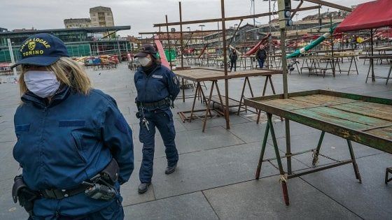 Porta Palazzo, spiraglio sulla riapertura: "Volontari per limitare gli accessi e impedire assembramenti"