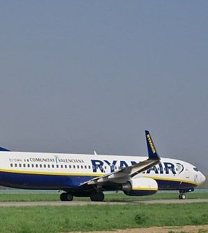 Ryanair cambia idea: biglietti aerei anche nelle agenzie di viaggi