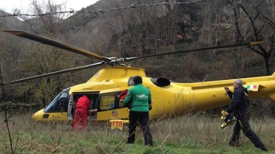 Massa Carrara, escursionista precipita sulle Apuane e muore