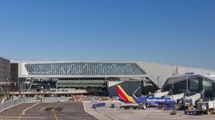 Allarme all’aeroporto LaGuardia di New York: evacuato il Terminal B per un bagaglio sospetto. Lo scalo ha ripreso l’attività dopo i controlli