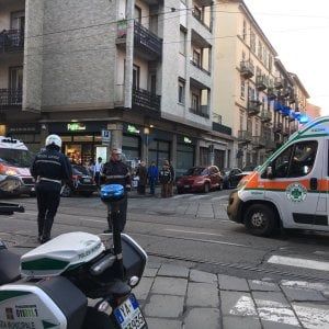 Torino: due pedoni travolti mentre attraversano la strada, uno è in gravi condizioni