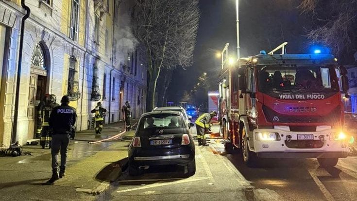 Brescia, toglie la maschera dell’ossigeno e accende una sigaretta: muore nell’incendio della casa