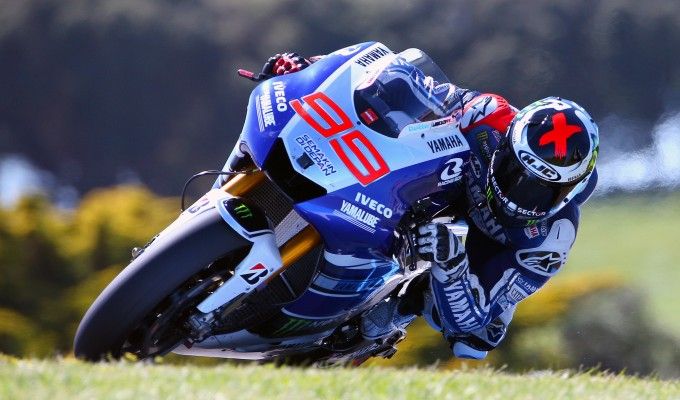 MotoGp, Australia: Lorenzo il pi&ugrave; veloce nella libere, caduta per Marquez