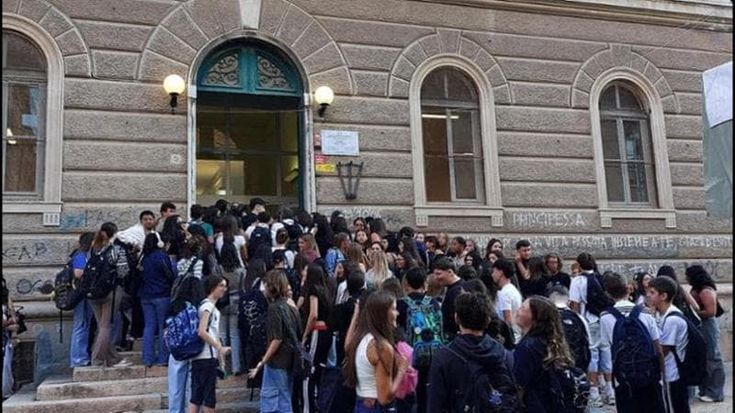 Compiti a casa e interrogazioni in classe: in arrivo la circolare di Valditara con le nuove regole