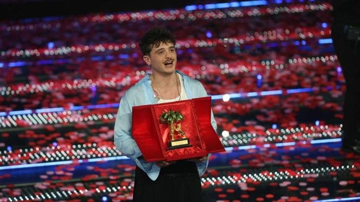 Classifiche 2025, la musica italiana conquista l’80% del mercato. Il trionfatore è Olly