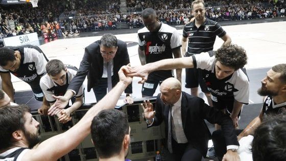 Basket, accordo Lega-giocatori: taglio stipendi del 20%