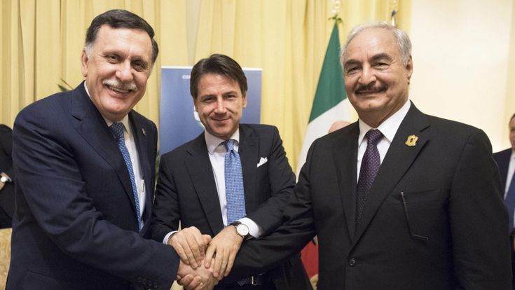 Liti, rivalità, strette di mano: sulla Libia non c’è l’accordo 