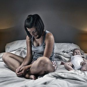 'Fotografata' la depressione post-partum. Ecco cosa accade nel cervello