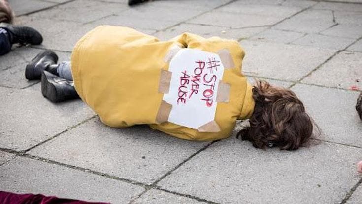 San Berillo, la protesta per la riqualificazione si trasforma in una coreografia lungo le strade