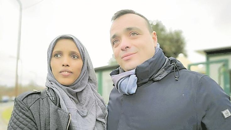 Fuori i migranti dal Cara, Mouna ospite a casa del sindaco: "Ora dove andrò?"