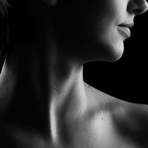 Collo e décolleté, importanti come il viso. Come ringiovanirli 