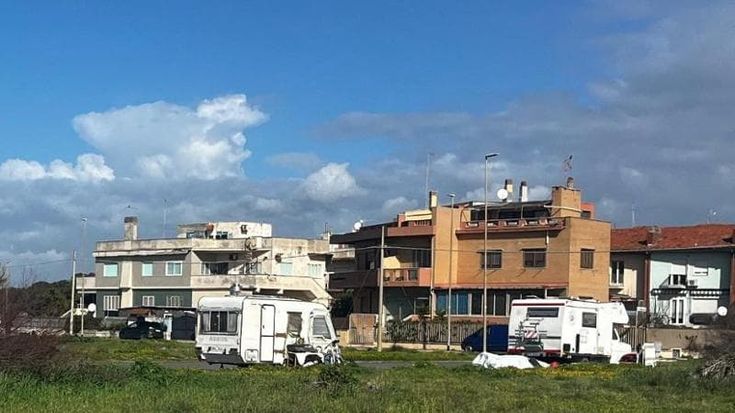 Ostia, dietrofront sulle roulotte: salta il villaggio della solidarietà