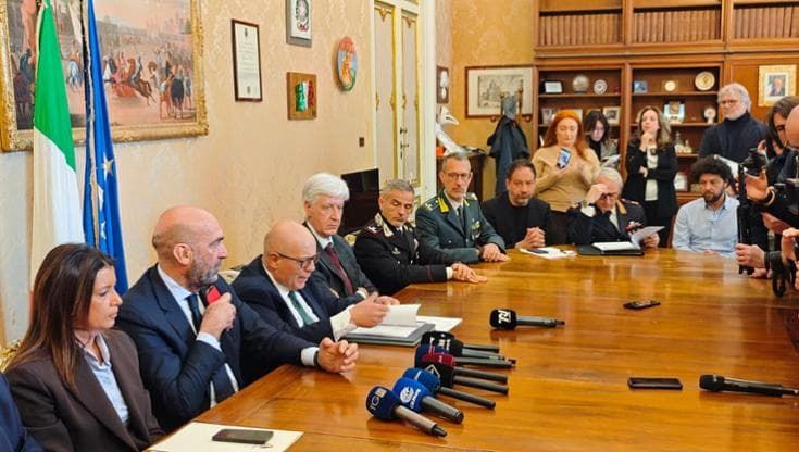 Patto contro la movida violenta a Bari, telecamere e divieto di armi e droga nei locali