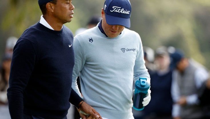 Tiger Woods scherza con un assorbente e fa il pieno di critiche. "Fuori luogo e non divertente". E arrivano le scuse