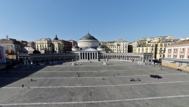 Manifestazione per la pace, De Luca organizza 400 bus