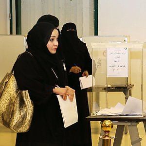 Arabia Saudita, tredici donne elette nei consigli comunali 