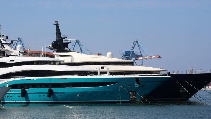Cos’è la ricchezza? Il rapporto con i soldi spiegato da chi ne ha tanti