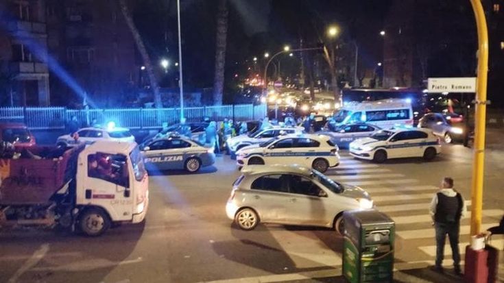 Torre Spaccata, fugge a un posto di blocco e si schianta contro un autobus: arrestato 23enne