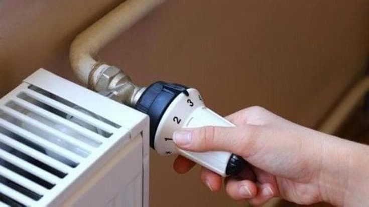 Stagione termica in Lombardia, i Comuni valutano il rinvio per l’accensione dei termosifoni