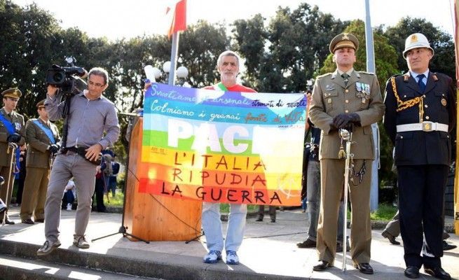 Bandiera pacifista per il 4 novembreil sindaco di Messina fa fuggire i militari