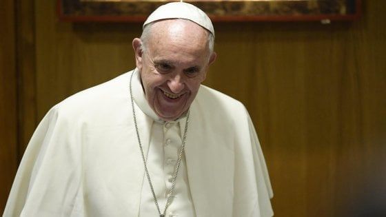 Papa: "Grazie all'Italia per quanto fa per i migranti"