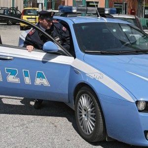Rimini, donna incinta rapinata, picchiata e insultata perché nera