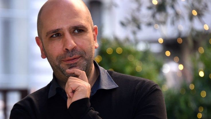 Sanremo 2022, prove blindate per Zalone superospite: porterà un monologo e un nuovo brano