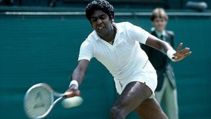 Vijay Amritraj, il tennis galante e i film con Bond: "Nella mia India contava l’estetica"