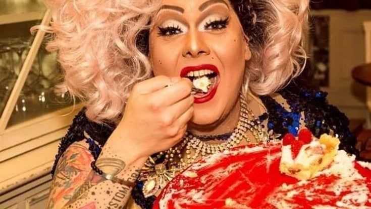 Peperita a teatro: la drag queen pasticciera di Bari da Bake Off al palco con "tutta la sua vita (o quasi)"