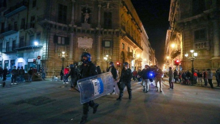 Palermo, i ristoratori contro i manifestanti: "Noi pacifici, ci dissociamo dai tumulti"
