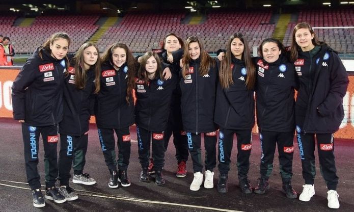 Napoli-Torino, San Paolo a tinte rosa: solo ragazze come raccattapalle 