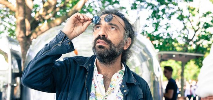 Bollani debutta da cantante: "La musica per me? Tutta gioco e curiosità"