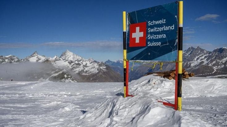 Il ghiaccio si scioglie sul Cervino e cambia il confine, così il rifugio italiano finisce in Svizzera