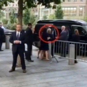 Clinton: "Solo una vertigine, sto meglio e tornerò presto"