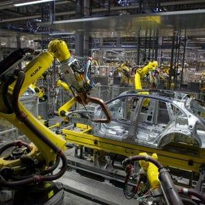 Rimbalza l'industria italiana a marzo, ma il primo trimestre chiude debole