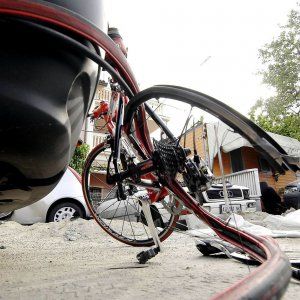 Muore il ciclista senza nome investito a Borgaro. E' stato identificato, la famiglia dona gli organi