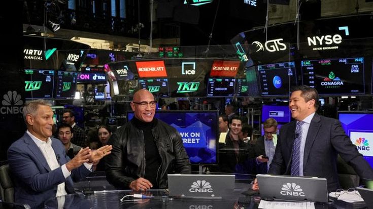 Le Borse di oggi, 24 gennaio. La Ue chiude in positivo in vista della Bce. Microsoft arriva a valere 3mila miliardi