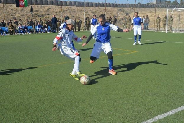 Le donne afgane battono il contingente militare... a calcio