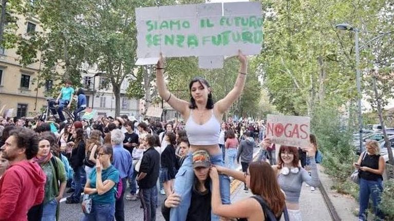Sciopero per il clima, studenti in piazza per il futuro del pianeta