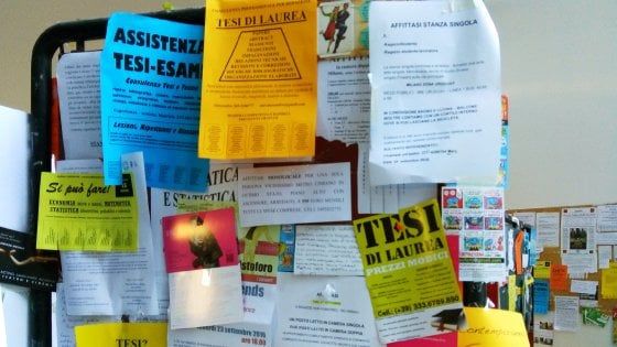 Milano, tra i venditori di tesi di laurea: "Per quattromila euro te la scriviamo noi" 