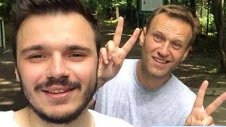 Russia, l'appello di Shaveddinov e degli eredi di Navalny a un mese dalla morte: "Andate a votare a mezzogiorno contro Putin"