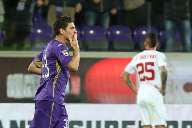 Il gol, saluti e baci da Mario Gomez