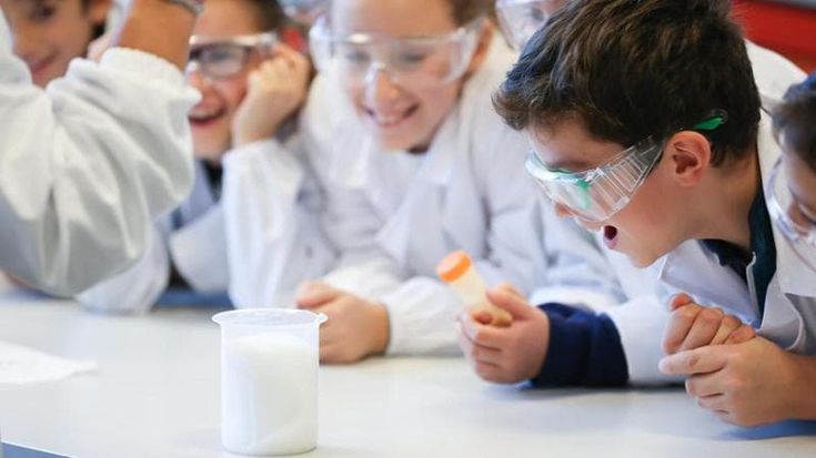 Anche alle scuole medie la scienza si impara sperimentando