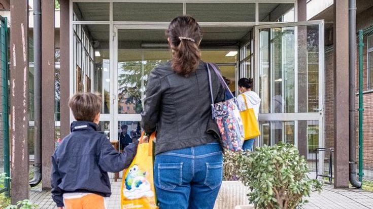 Una App per registrare entrate e uscite negli asili, il test in 9 scuole: “Complicata per i nonni”