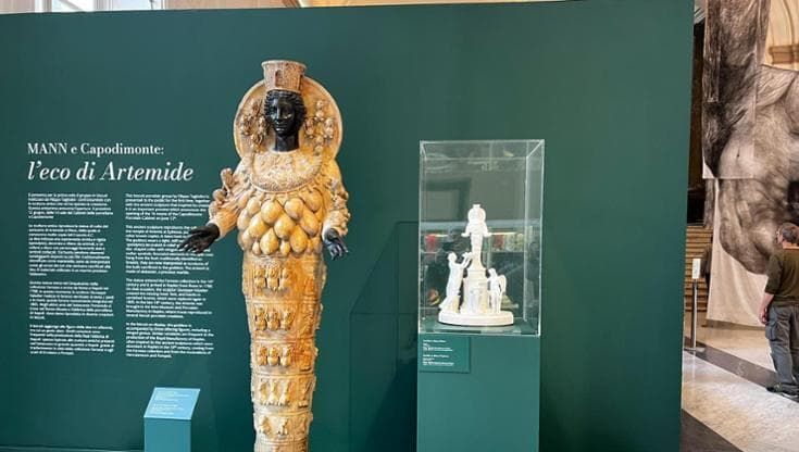 Mann, prima volta in mostra per la porcellana di Artemide Efesia accanto alla statua in alabastro