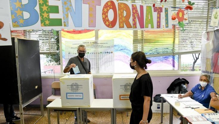 Napoli, affluenza elezioni comunali 2021: alle 23  ha votato solo il 33,72  per cento